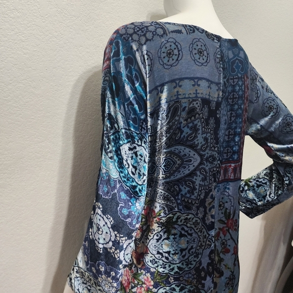 Johnny Was Velveteen Silk Floral Blue Top Size S - Picture 4 of 13